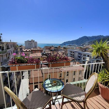 Bed and Breakfast Oasi Al Centro Con Parcheggio Salerno Exterior foto