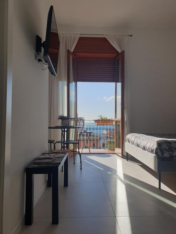 Bed and Breakfast Oasi Al Centro Con Parcheggio Salerno Exterior foto