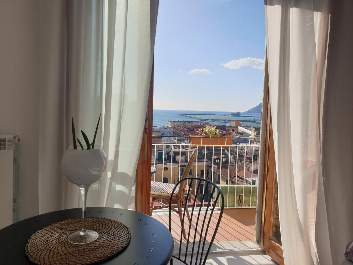 Bed and Breakfast Oasi Al Centro Con Parcheggio Salerno Exterior foto