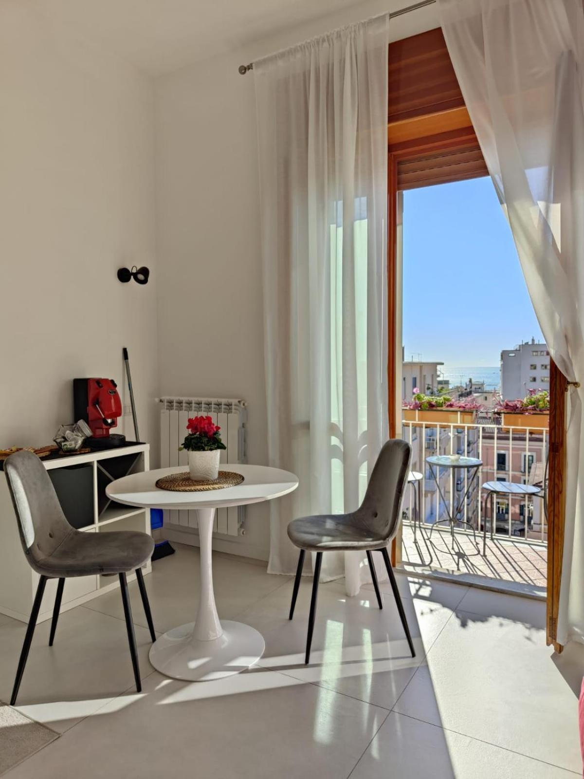 Bed and Breakfast Oasi Al Centro Con Parcheggio Salerno Exterior foto